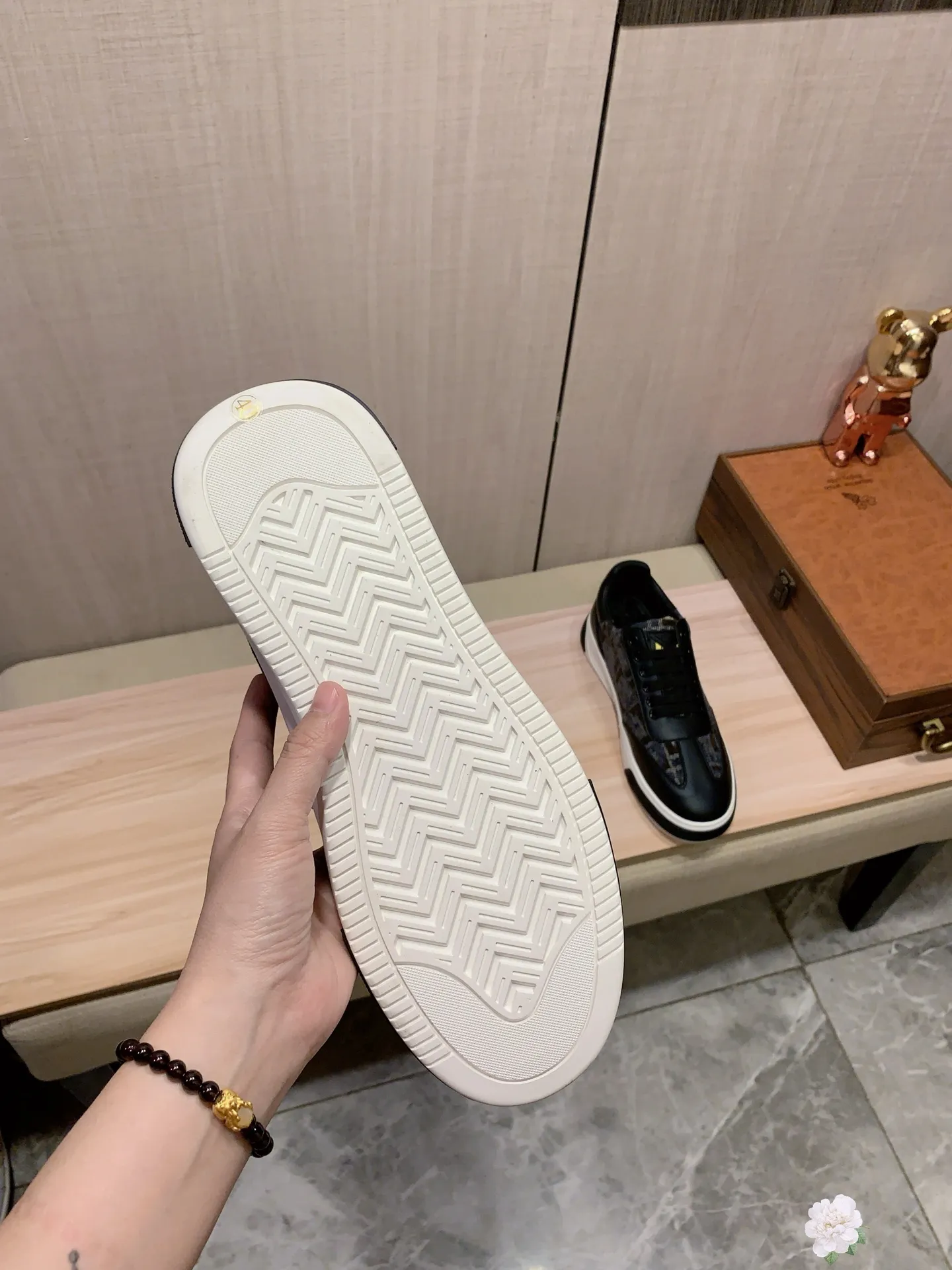 Men's men's shoes 💰420💰💰🎩🎩[Lightning][Lightning] "FENDI*" The latest and most popular casual shoes, top brand [Seduce] luxury ~ purchasing agent, top quality ~. [Strong] The upper is made of imported breathable cowhide with material ➕ breathable sheepskin feet (•) and fine workmanship. The original stylish and stylish soft rubber wear-resistant and non-slip outsole is light and comfortable on the feet. The real thing looks better when photographed in person. 0099: code: 38-44, 4️⃣ colors selected